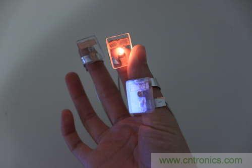 LED多點(diǎn)觸控手套DIY:把各部分焊接起來,測(cè)試