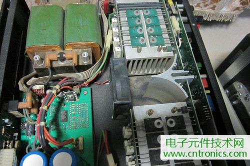 用料很給力！專業后級功放美國高峰FA1201拆解