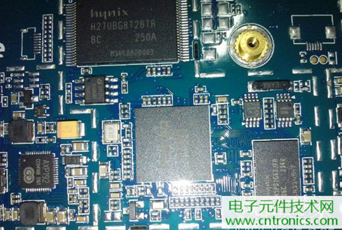 不怕摔的電紙書！一款柔性屏電子書閱讀器拆解