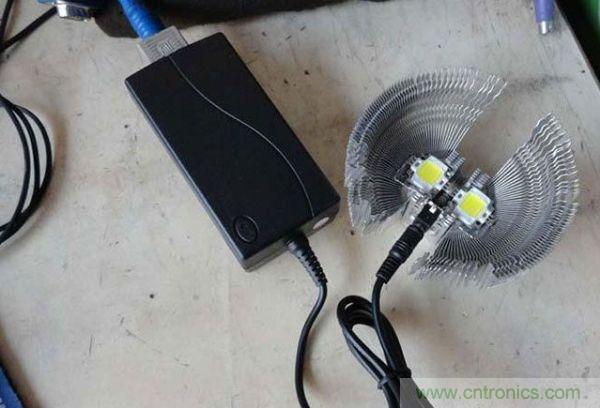 變廢為寶！風扇散熱器變身山寨LED燈