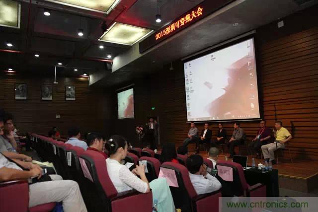 圖8：劉杰博士主持高端對話，嘉賓包括可穿戴領域開拓者陳東義教授，中科院深圳先進院產業處處長，機器人協會秘書長畢亞雷，可穿戴聯盟副秘書長姜文軍，太火鳥深圳總經理張翀，機智云CTO劉琰等。