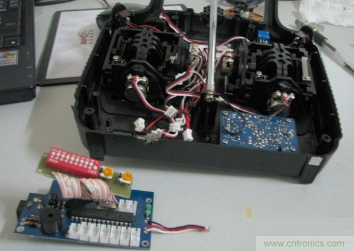 無人機(jī) DIY 制作全過程，酷得不要不要的！