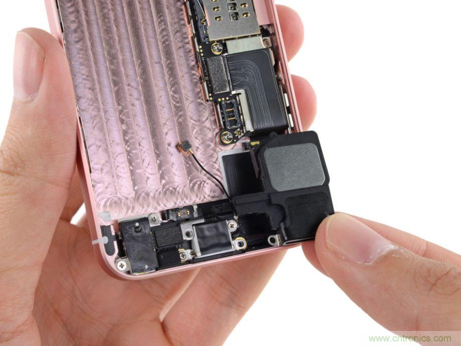 有什么地方沒有變？iPhone SE真機拆解