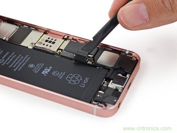 有什么地方沒有變？iPhone SE真機拆解