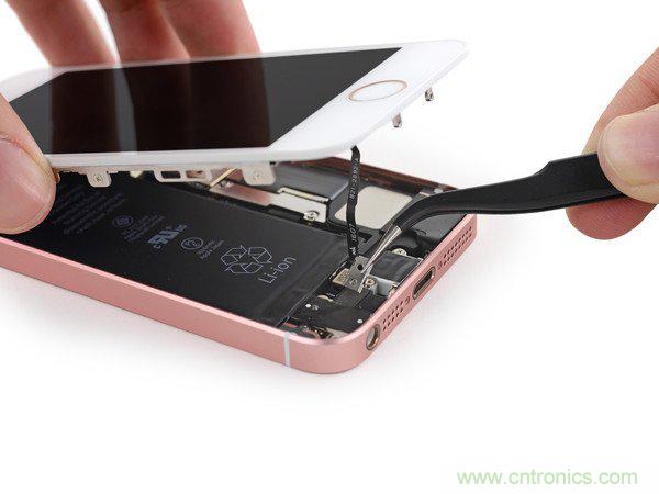 有什么地方沒有變？iPhone SE真機拆解