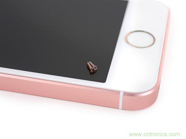 有什么地方沒有變？iPhone SE真機拆解