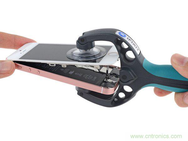 有什么地方沒有變？iPhone SE真機拆解