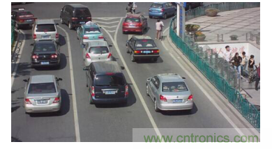 如何在車流涌動(dòng)的道路上運(yùn)用監(jiān)控系統(tǒng)？