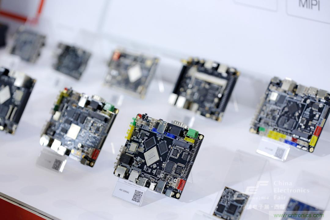 新西部、新重構(gòu)、新機(jī)遇”—2020中國(guó)（西部）電子信息博覽會(huì)開(kāi)幕峰會(huì)在成都成功舉辦